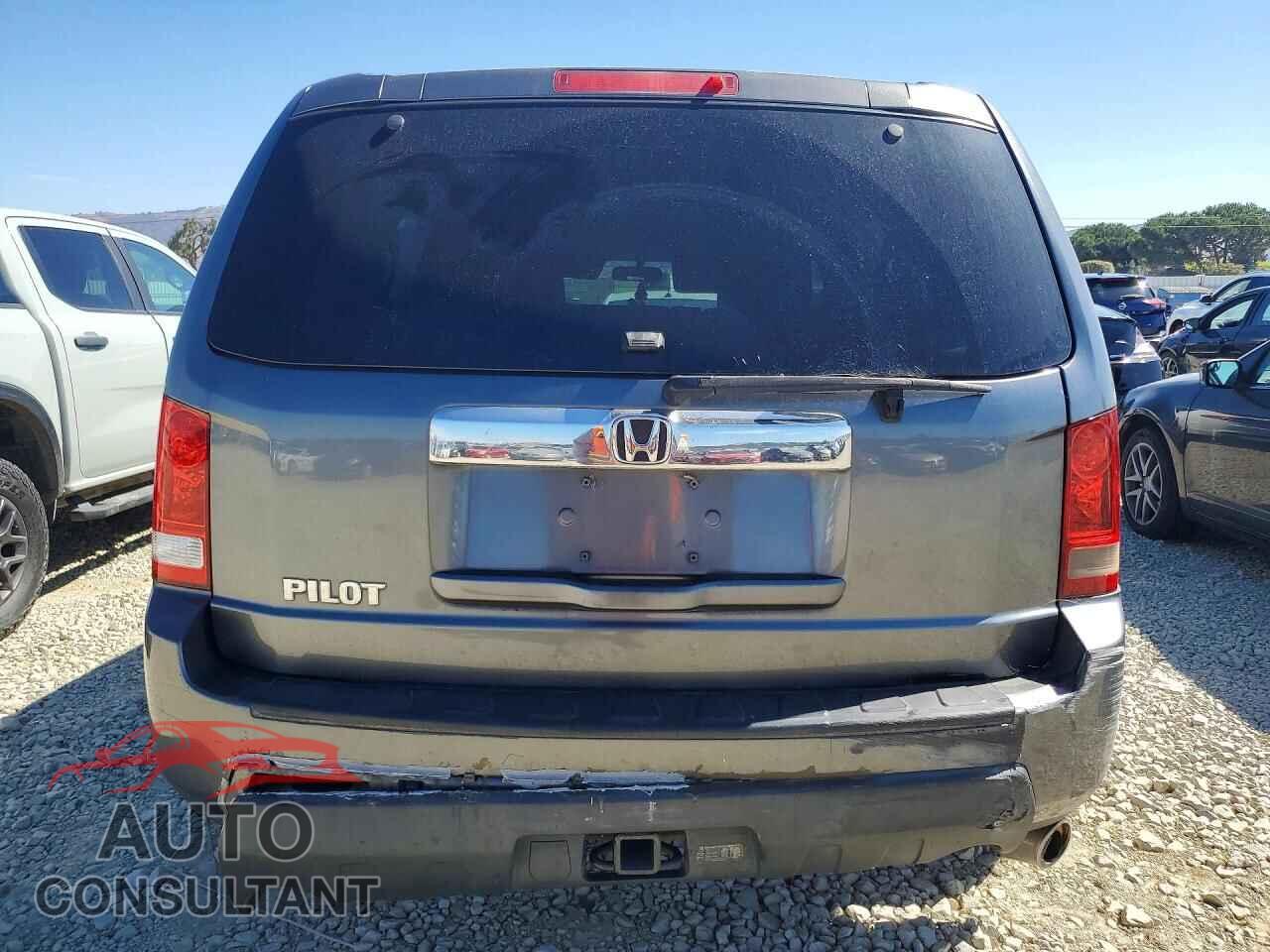 HONDA PILOT 2011 - 5FNYF3H49BB051575