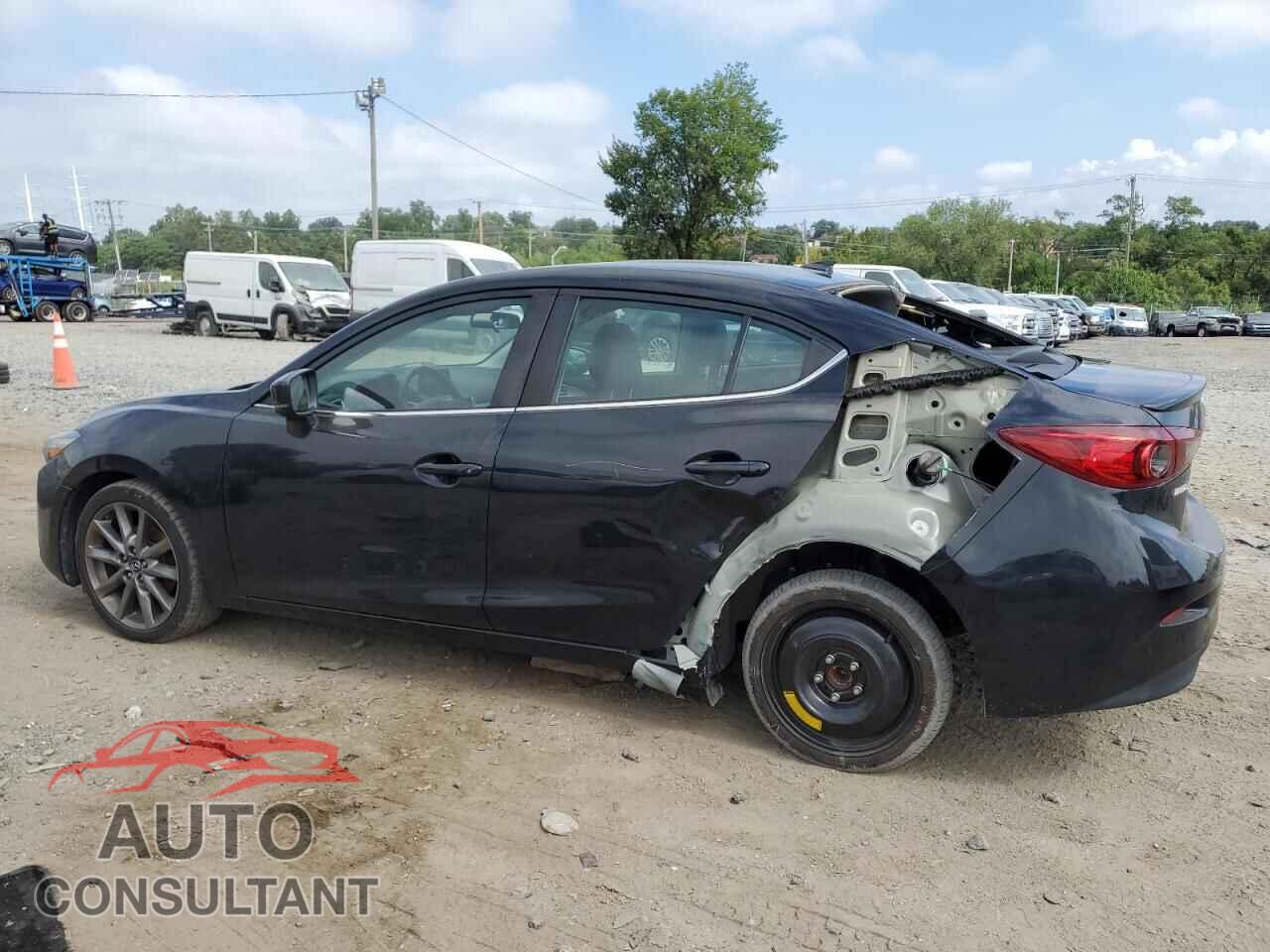 MAZDA 3 2018 - 3MZBN1V32JM266019