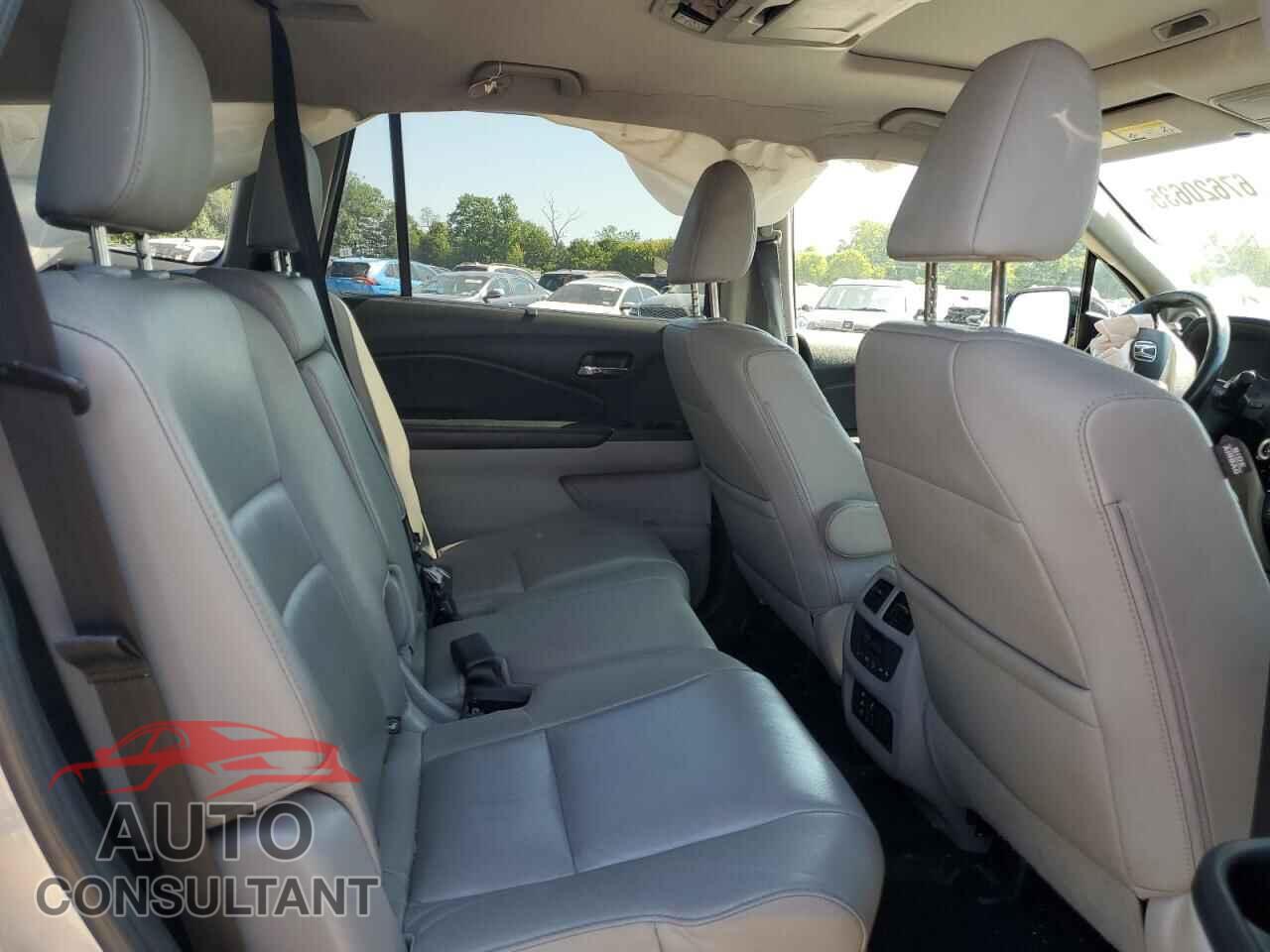 HONDA PILOT 2017 - 5FNYF6H92HB030802