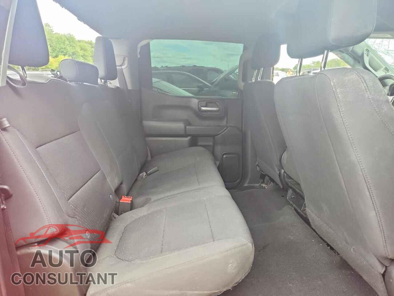 CHEVROLET SILVERADO 2021 - 1GCPYBEK3MZ213748