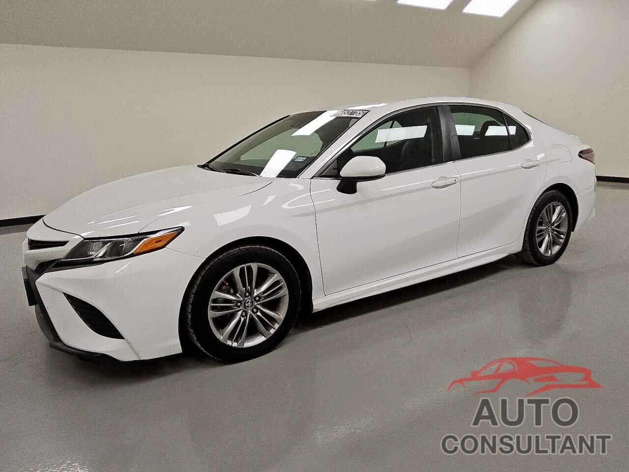 TOYOTA CAMRY 2018 - 4T1B11HK1JU085597