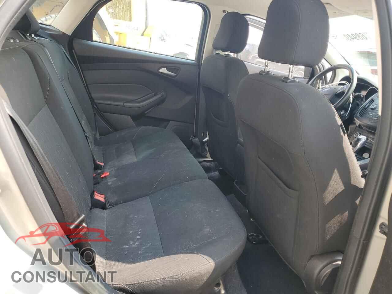 FORD FOCUS 2015 - 1FADP3K28FL287601