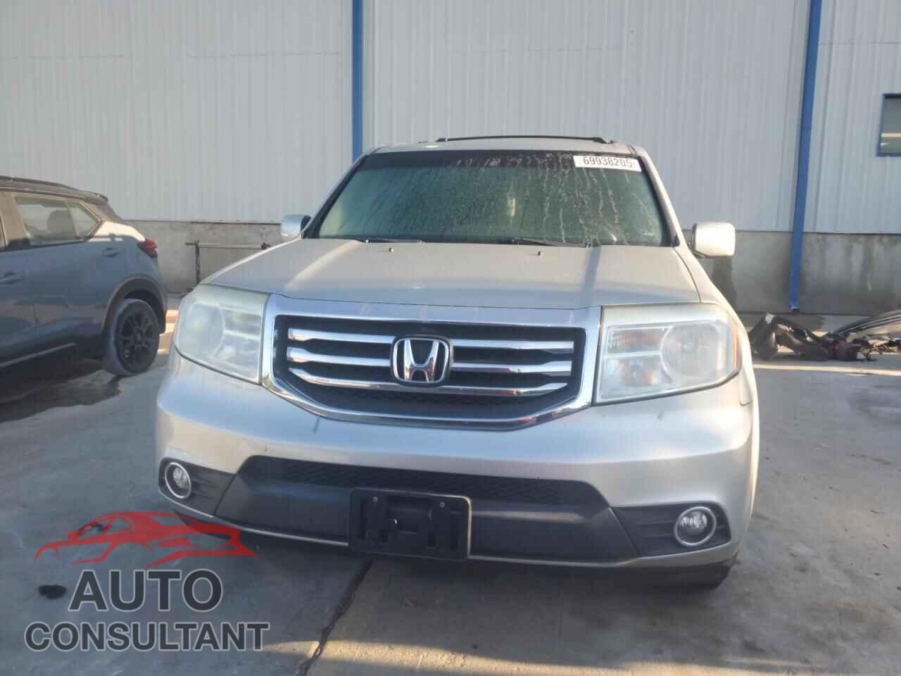 HONDA PILOT 2013 - 5FNYF4H64DB034855