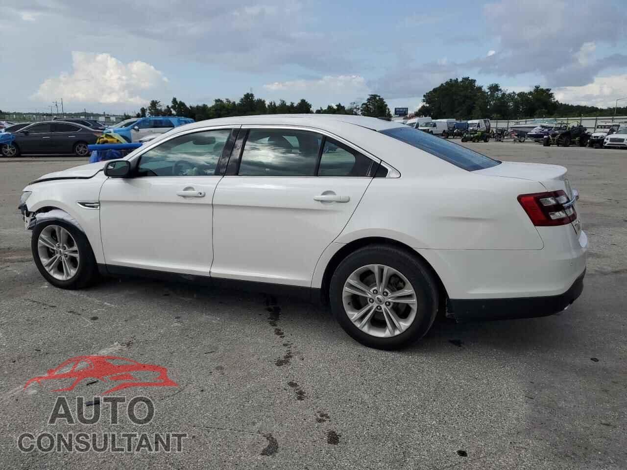FORD TAURUS 2018 - 1FAHP2E84JG142102