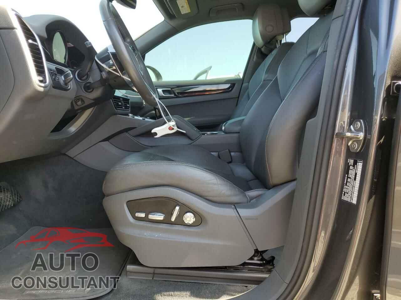 PORSCHE CAYENNE 2019 - WP1AA2AY3KDA10453