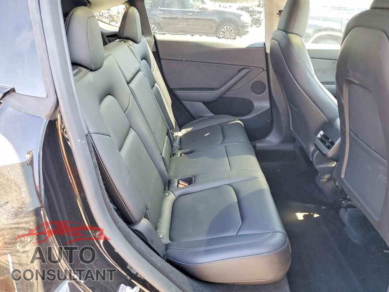 TESLA MODEL Y 2024 - 7SAYGDED3RF057666