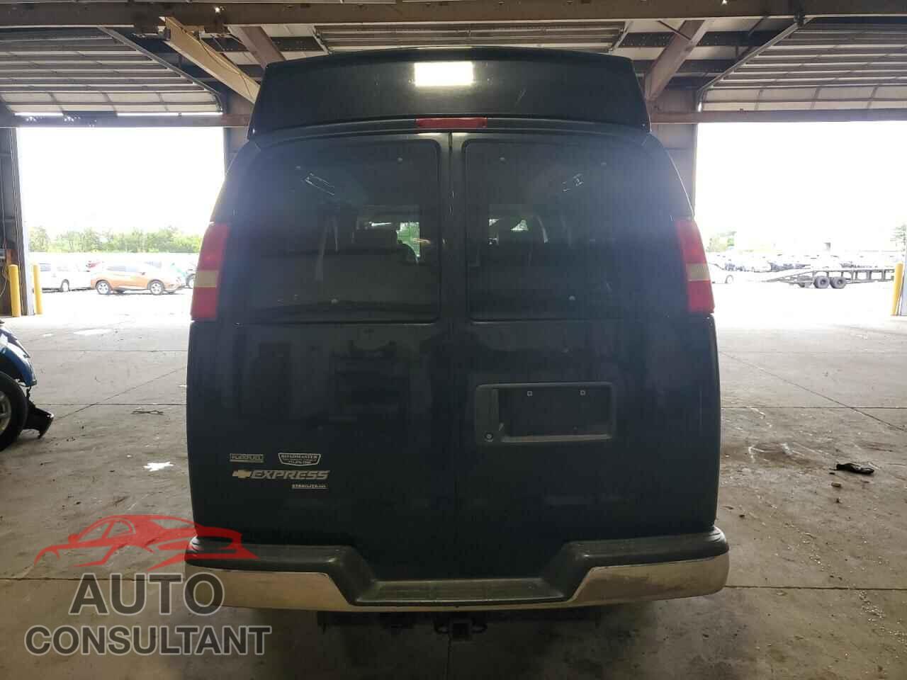 CHEVROLET EXPRESS 2011 - 1GBSGDC41B1121003