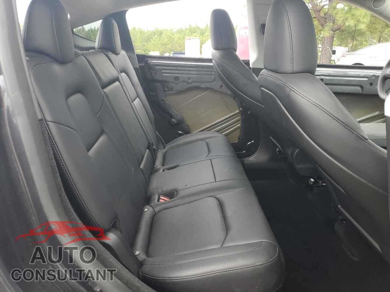 TESLA MODEL Y 2024 - 7SAYGDED5RF195791