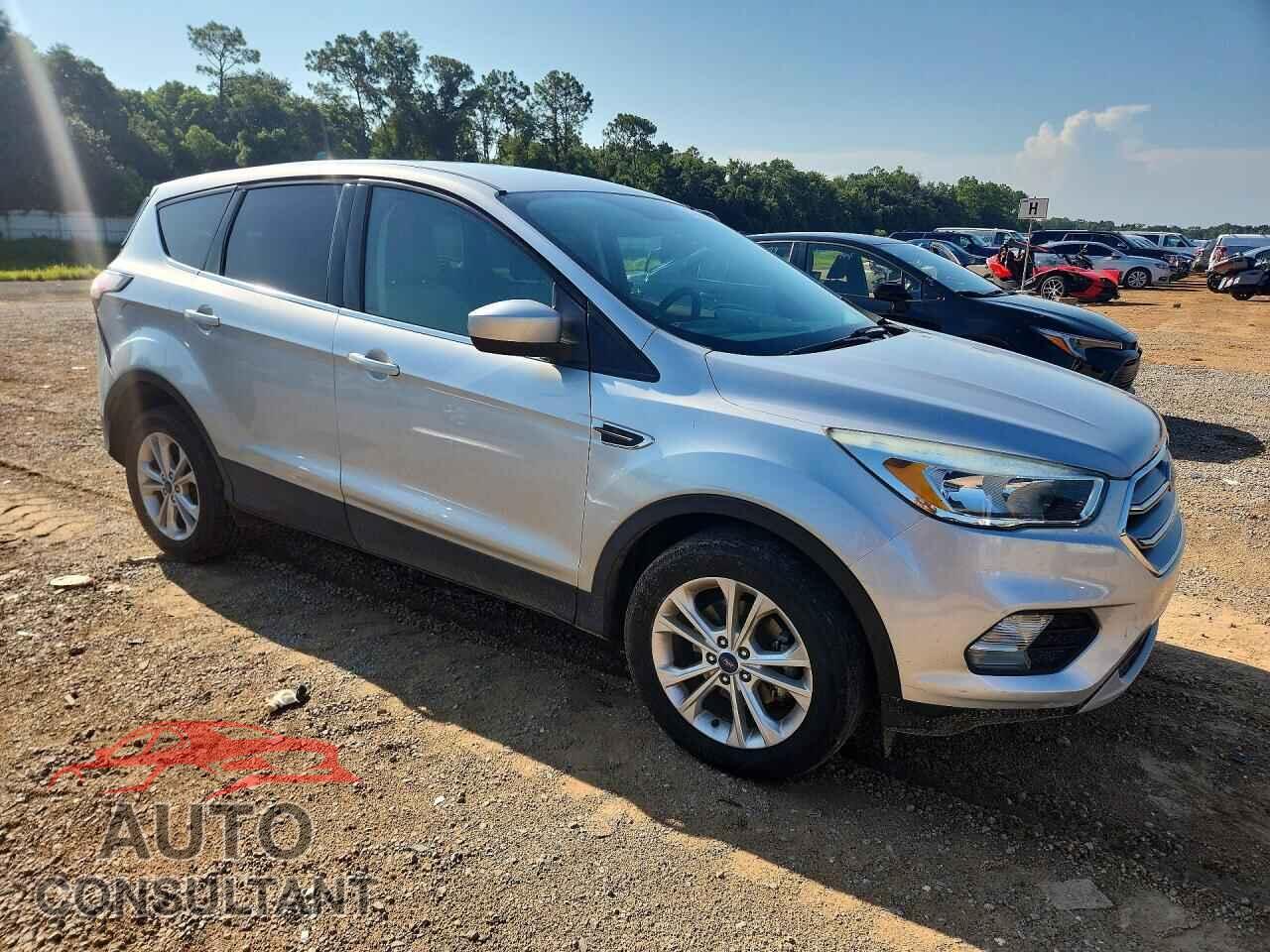 FORD ESCAPE 2017 - 1FMCU0GD9HUB49159