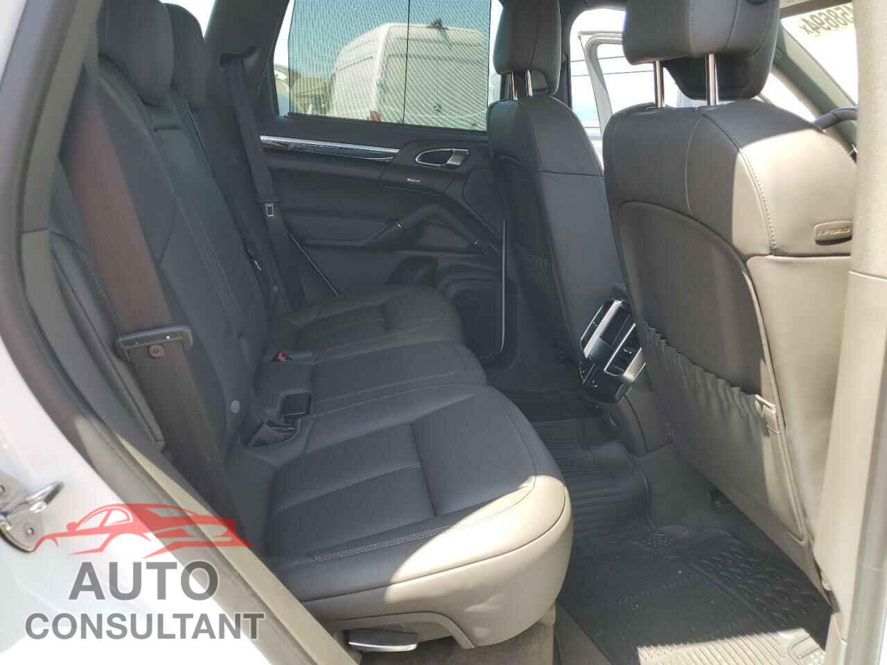 PORSCHE CAYENNE 2017 - WP1AA2A27HKA82871