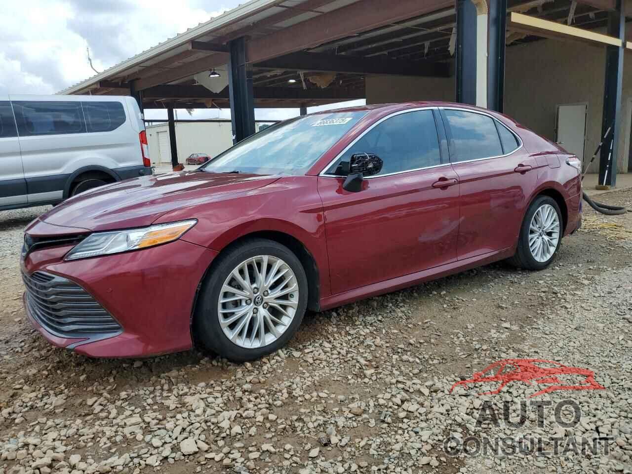 TOYOTA CAMRY 2018 - 4T1B11HK5JU565108