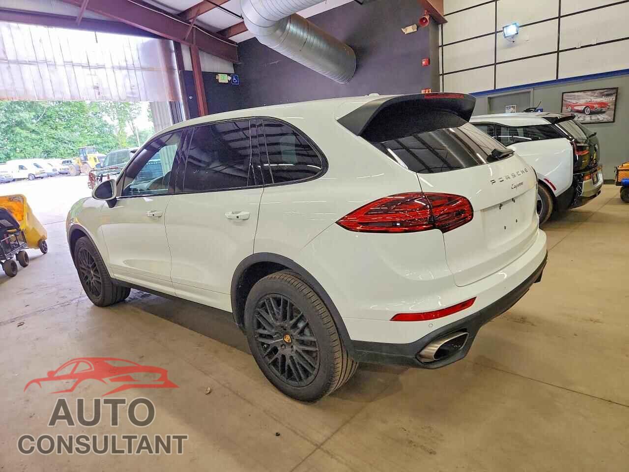 PORSCHE CAYENNE 2018 - WP1AA2A28JKA06145
