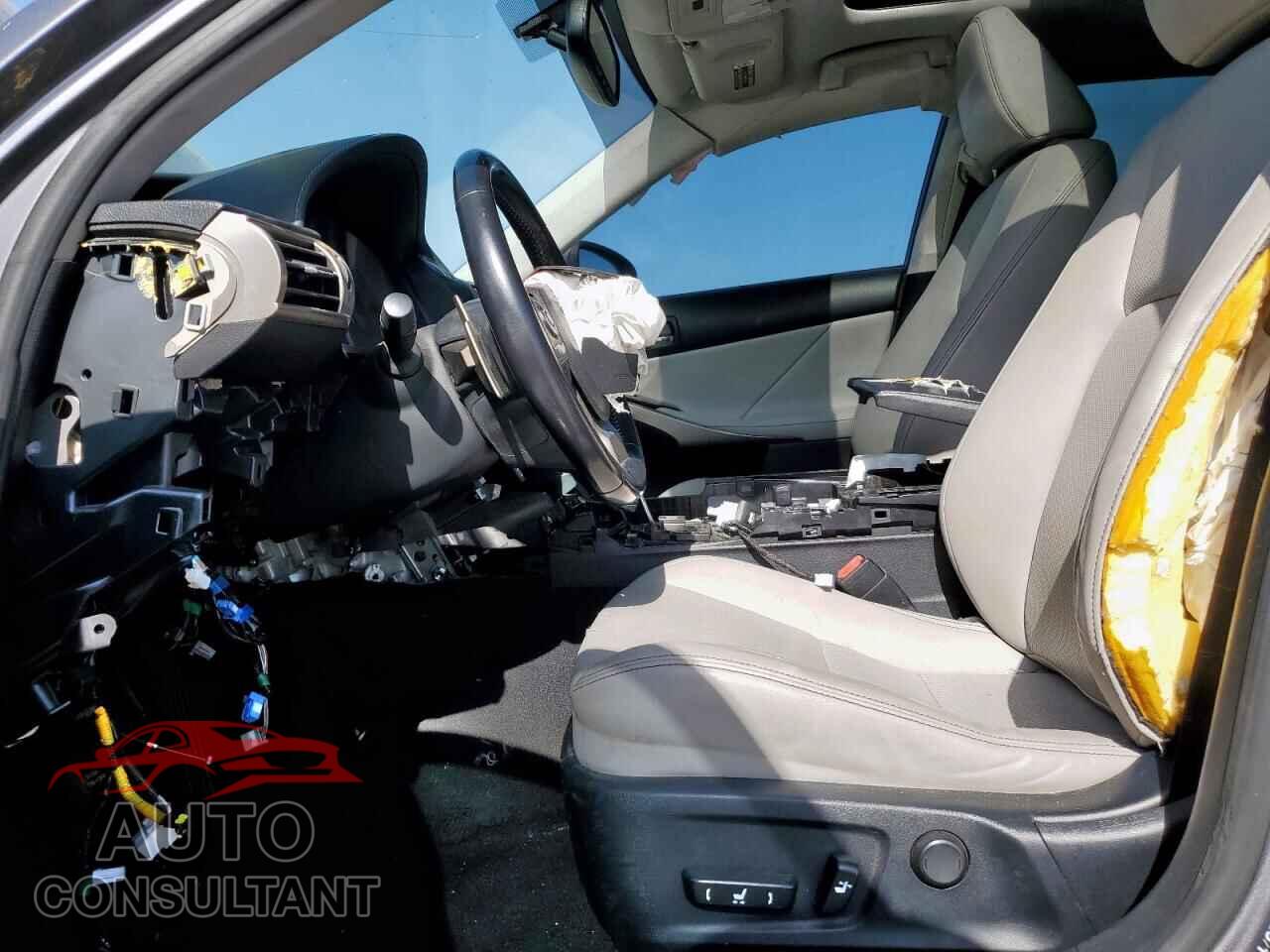 LEXUS IS 2015 - JTHCF1D24F5025197