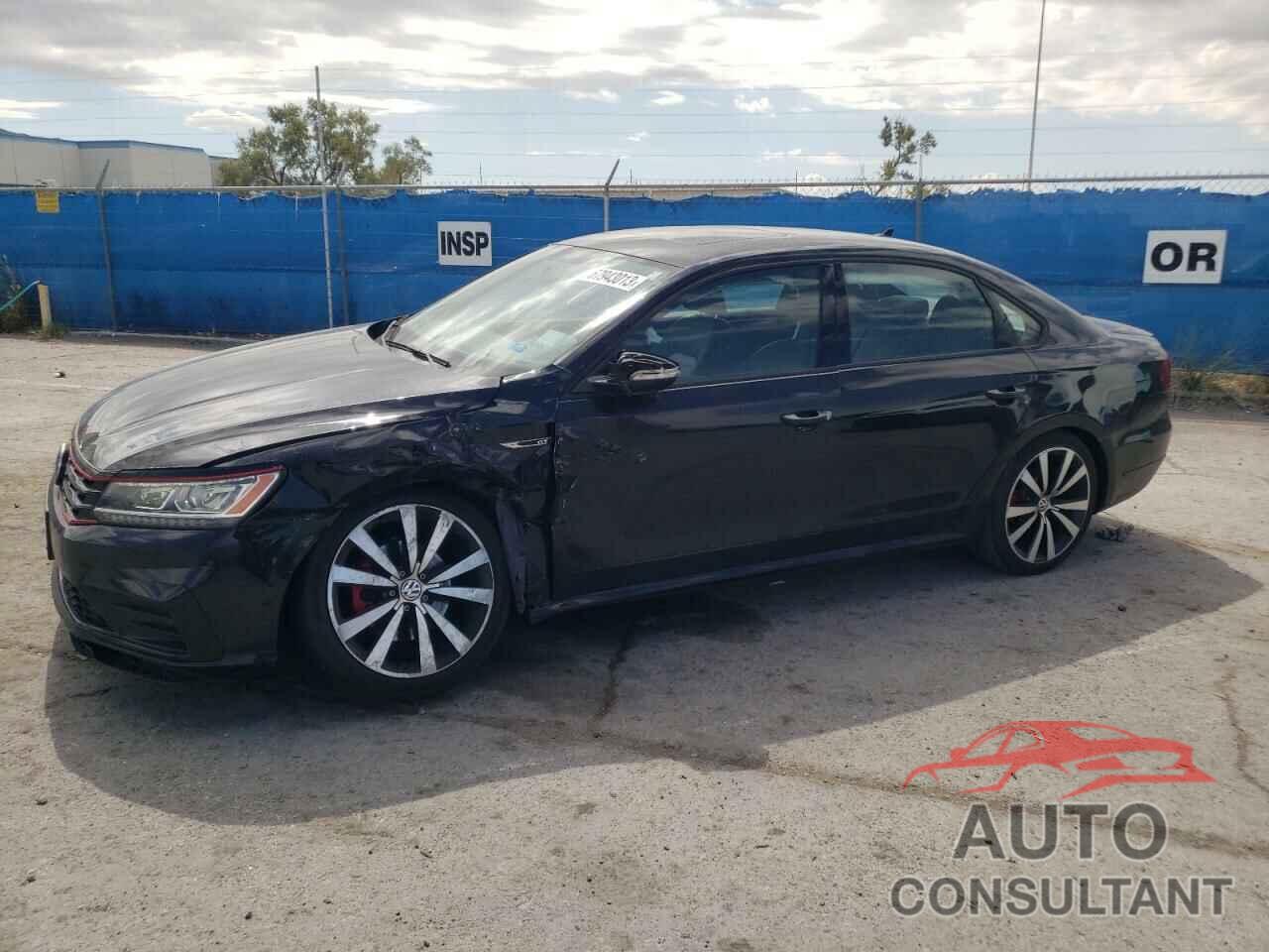 VOLKSWAGEN PASSAT 2018 - 1VWJM7A35JC051971