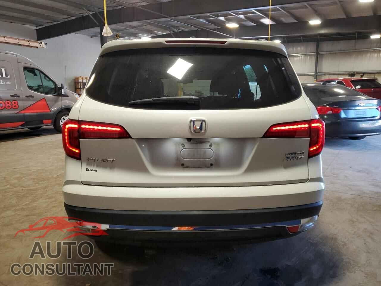 HONDA PILOT 2017 - 5FNYF6H9XHB044317