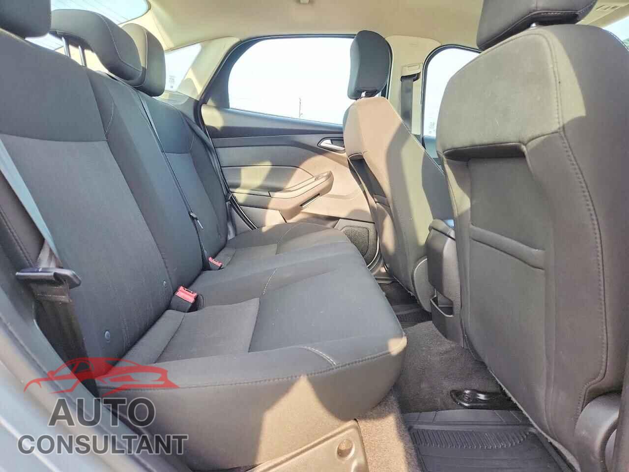 FORD FOCUS 2017 - 1FADP3FE8HL289825