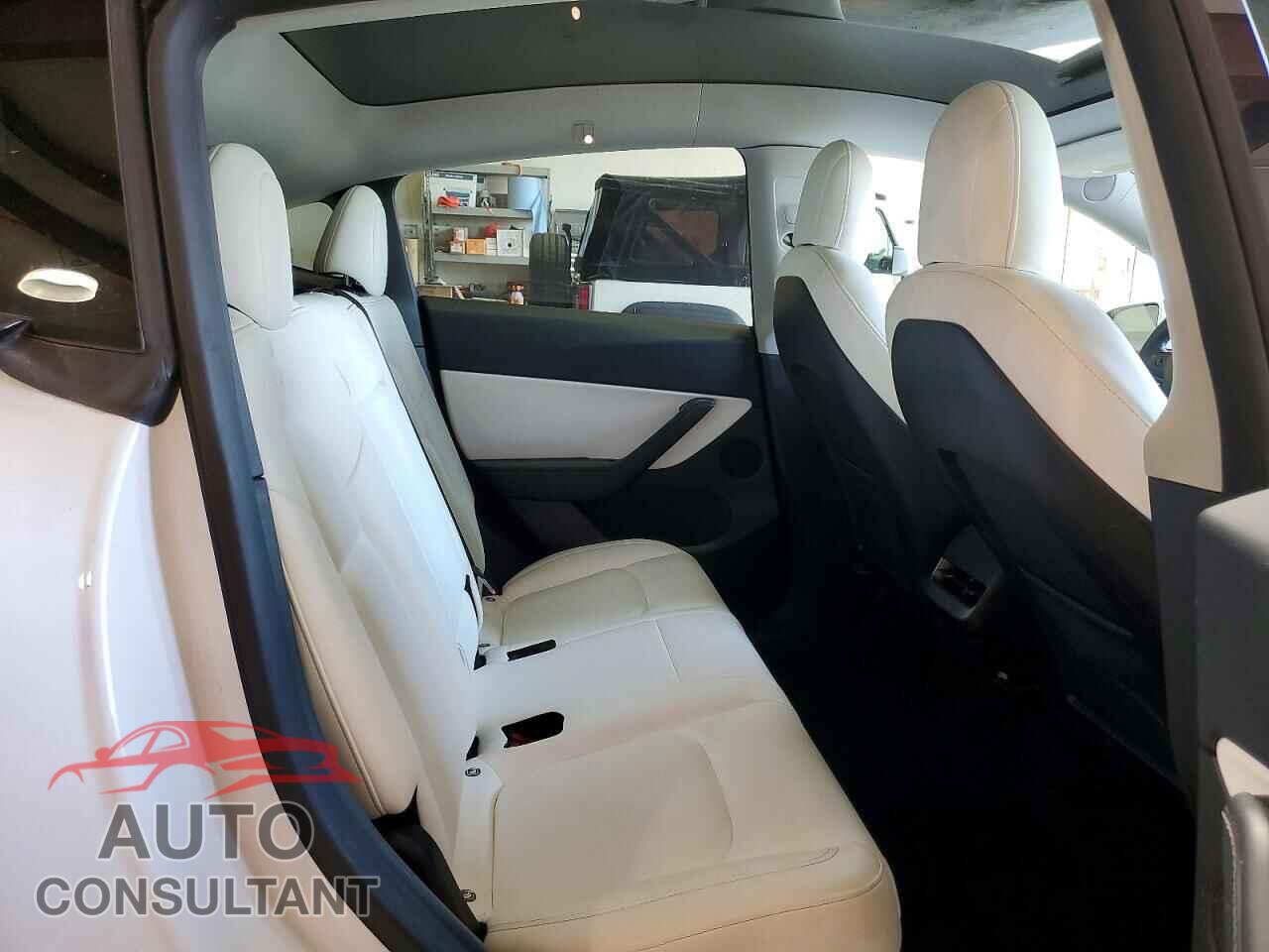 TESLA MODEL Y 2021 - 5YJYGDEEXMF246359