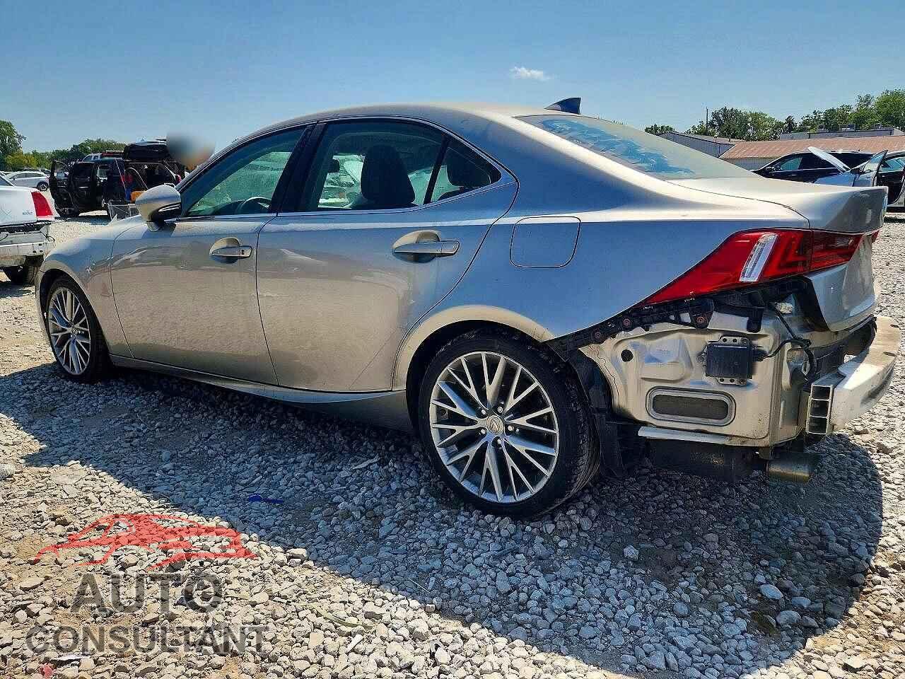 LEXUS IS 2015 - JTHCF1D21F5018384