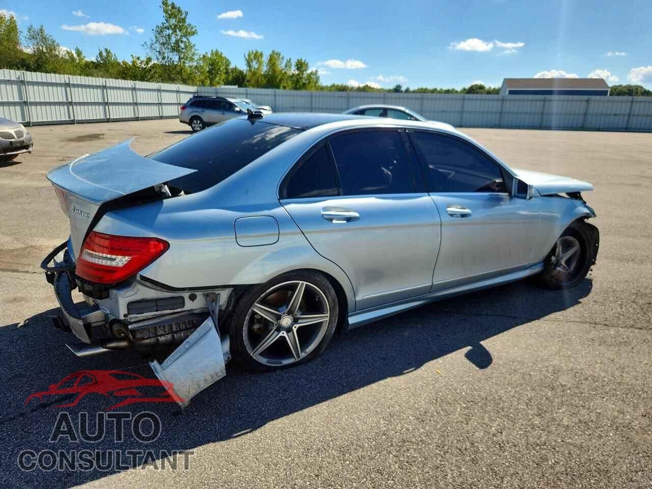 MERCEDES-BENZ C-CLASS 2013 - WDDGF8AB3DR261741