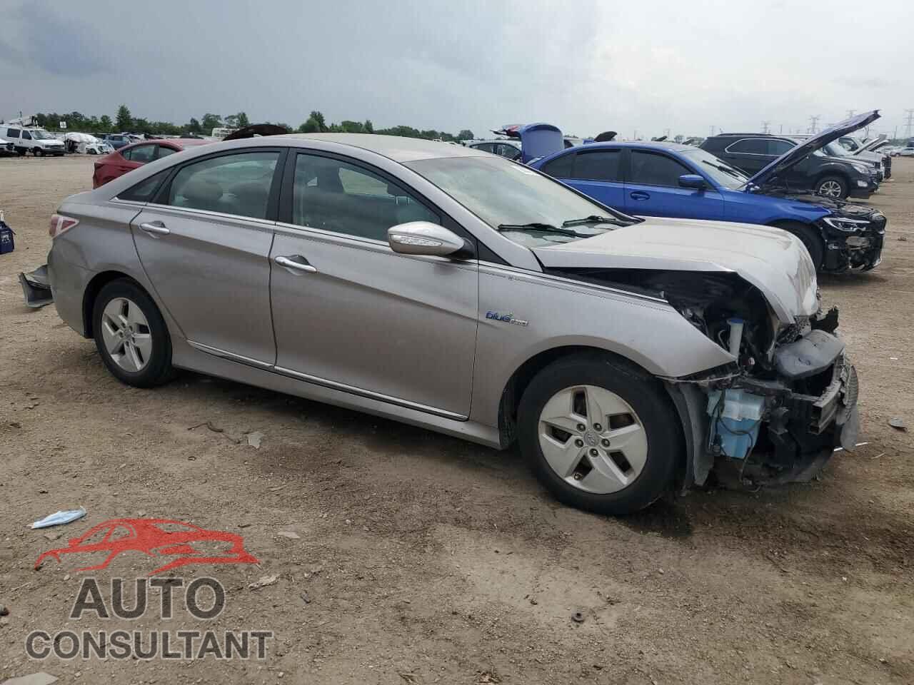HYUNDAI SONATA 2012 - KMHEC4A45CA028196