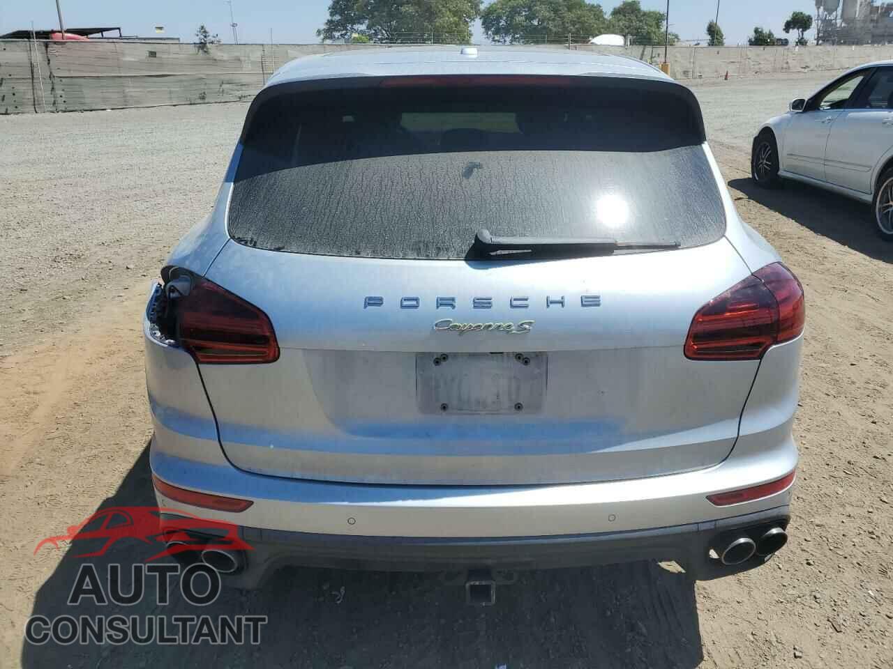 PORSCHE CAYENNE 2018 - WP1AE2A28JLA72452