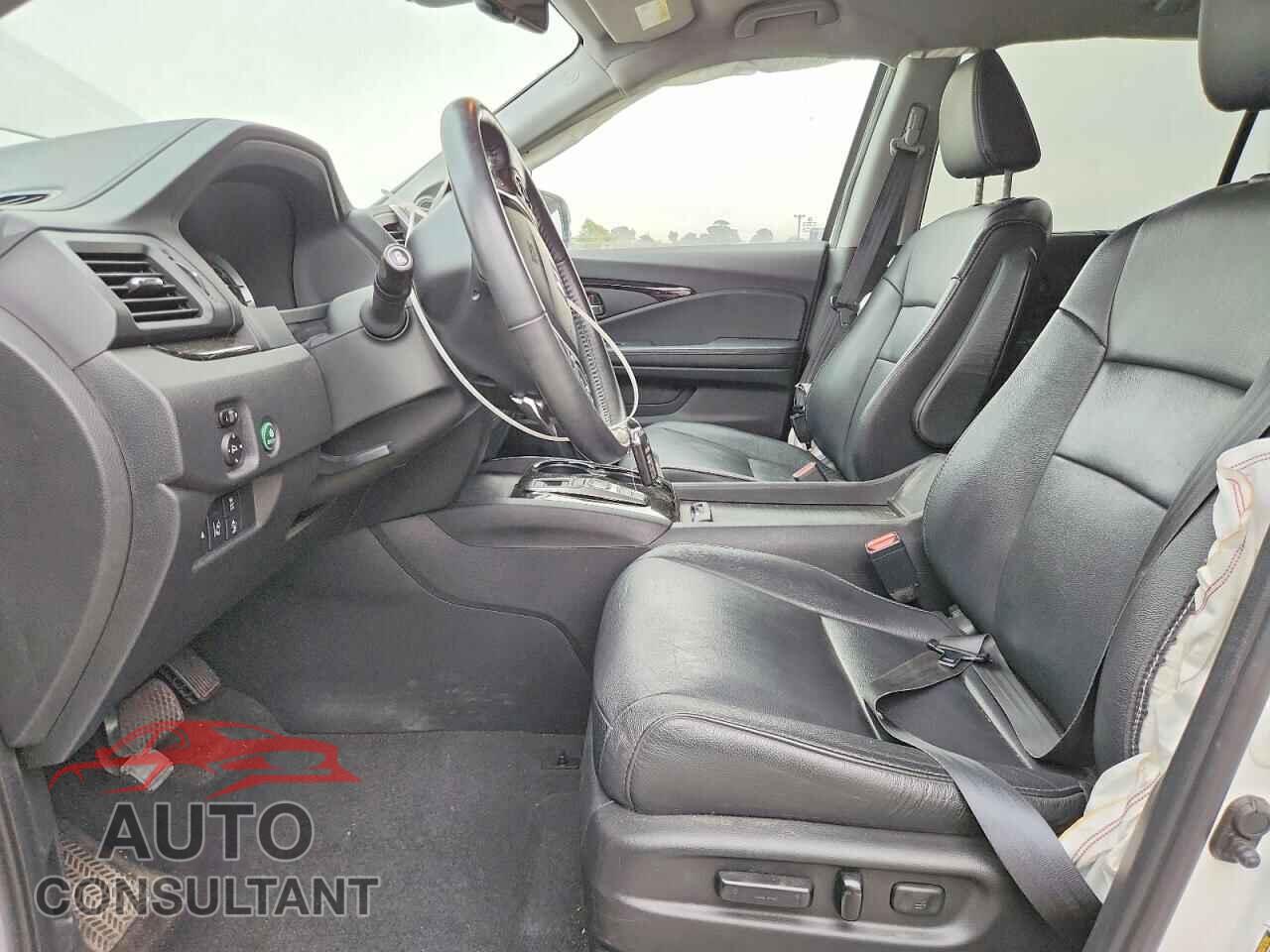 HONDA PILOT 2017 - 5FNYF5H96HB026567