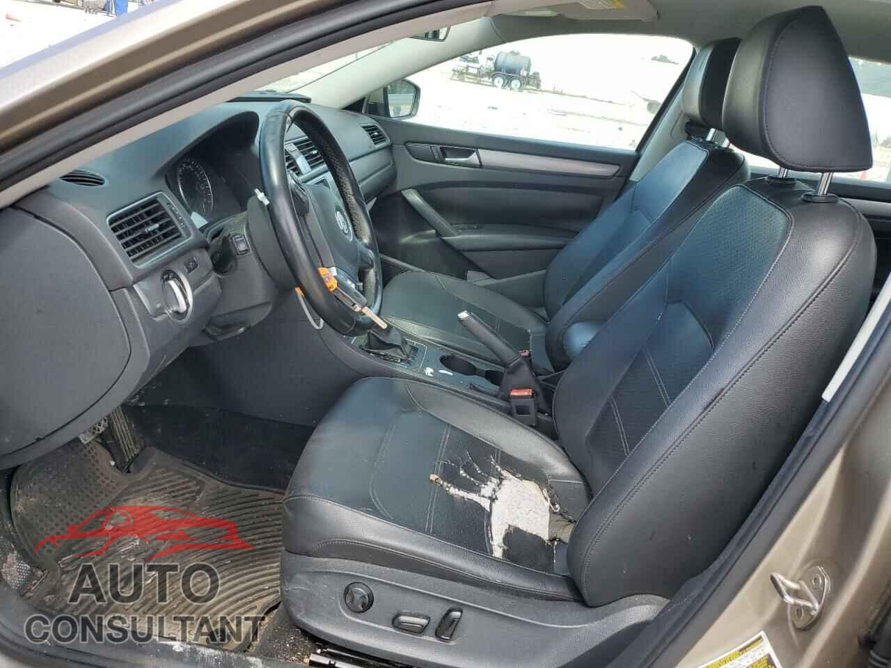 VOLKSWAGEN PASSAT 2015 - 1VWAT7A30FC048387