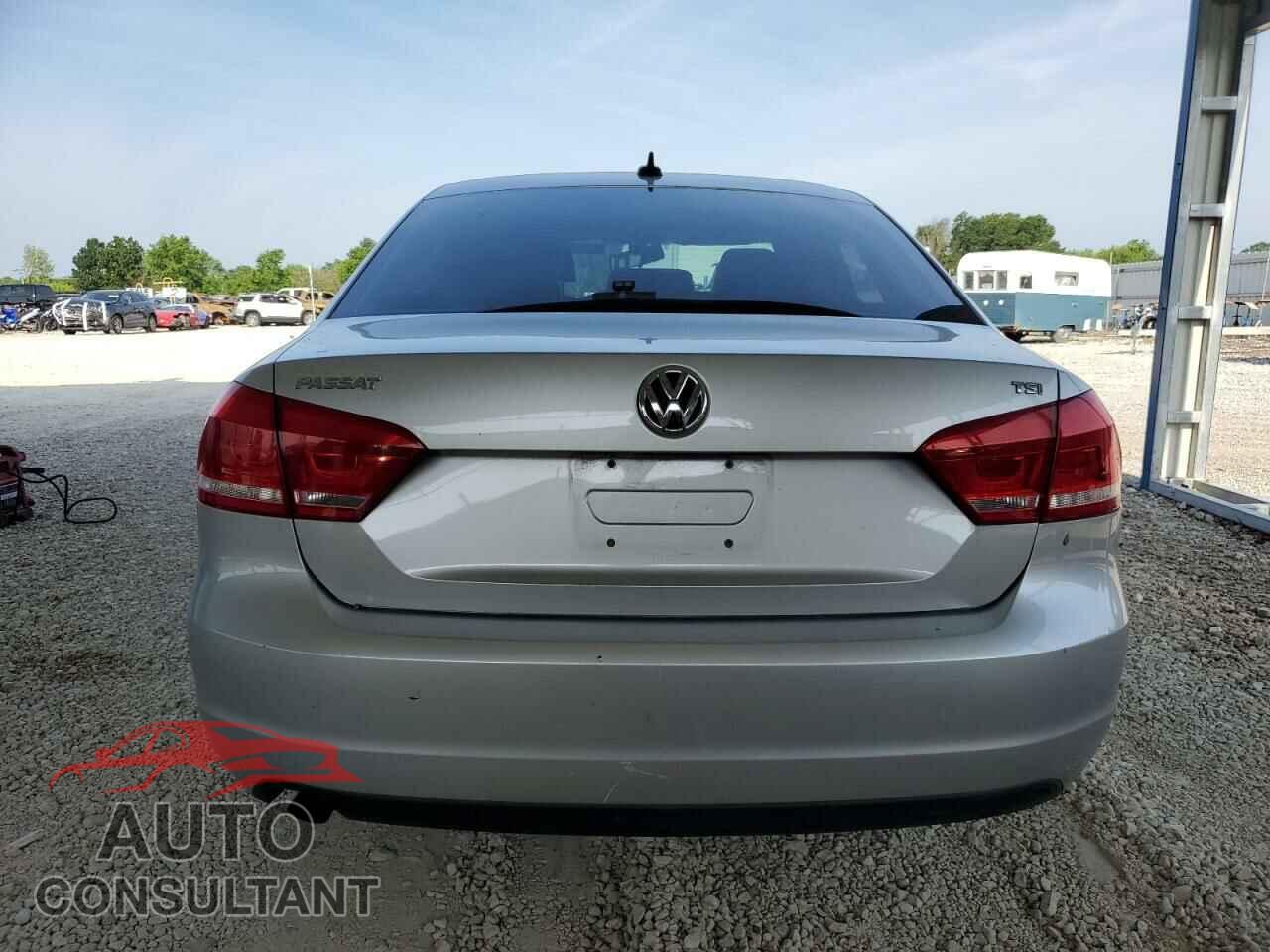 VOLKSWAGEN PASSAT 2014 - 1VWAT7A35EC056158