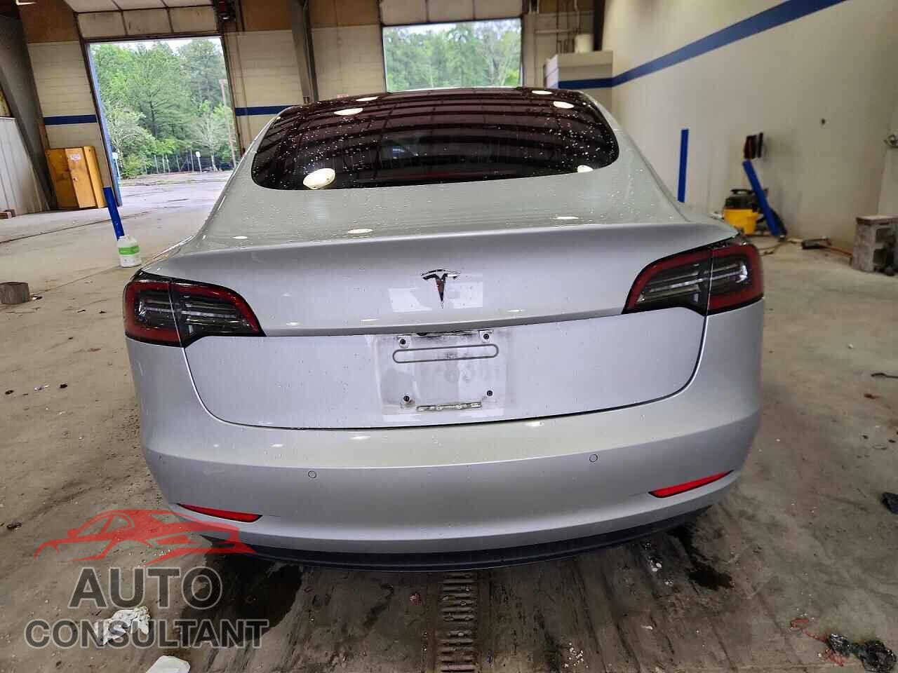 TESLA MODEL 3 2018 - 5YJ3E1EA8JF017850