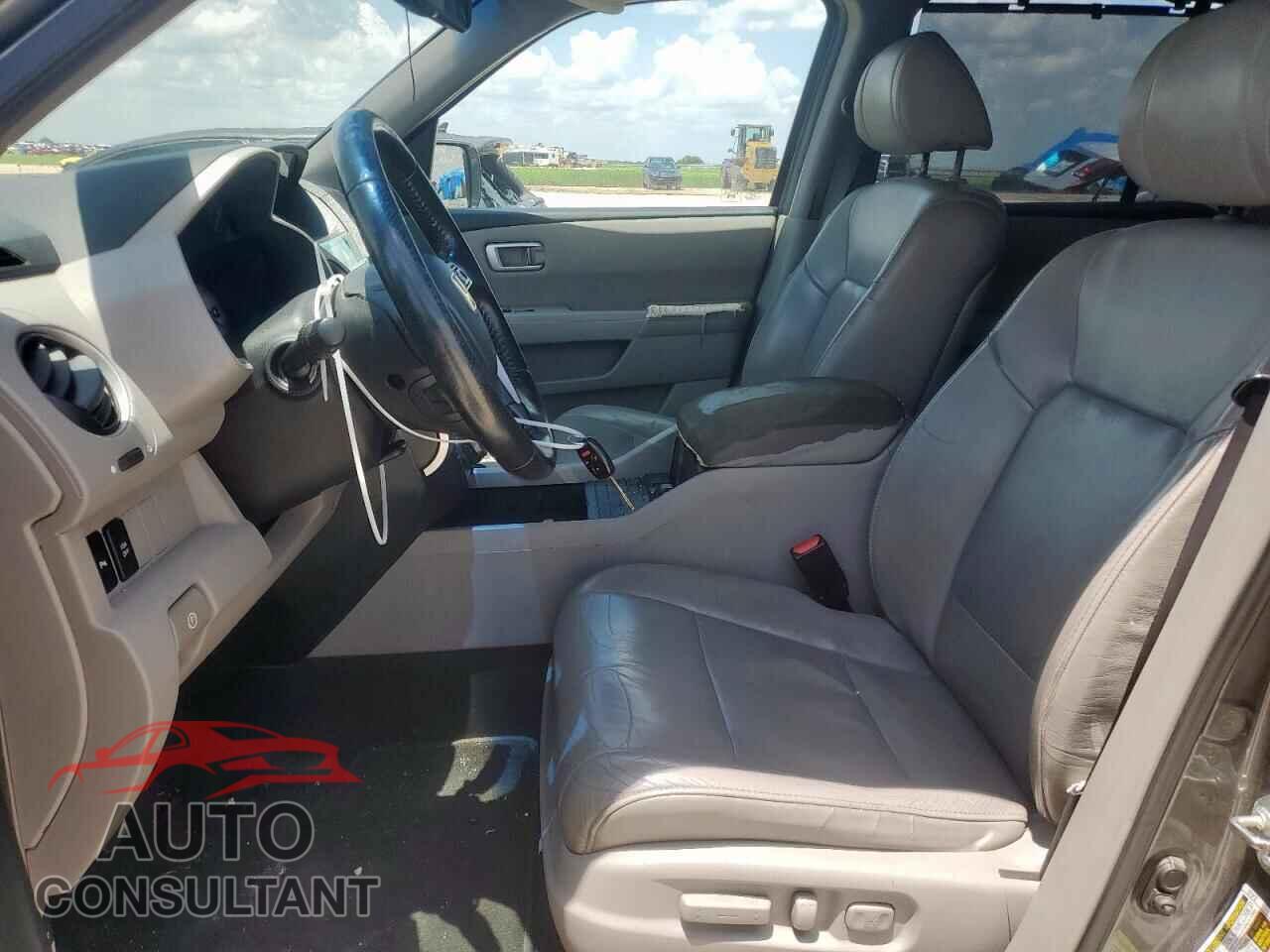 HONDA PILOT 2011 - 5FNYF4H98BB044215