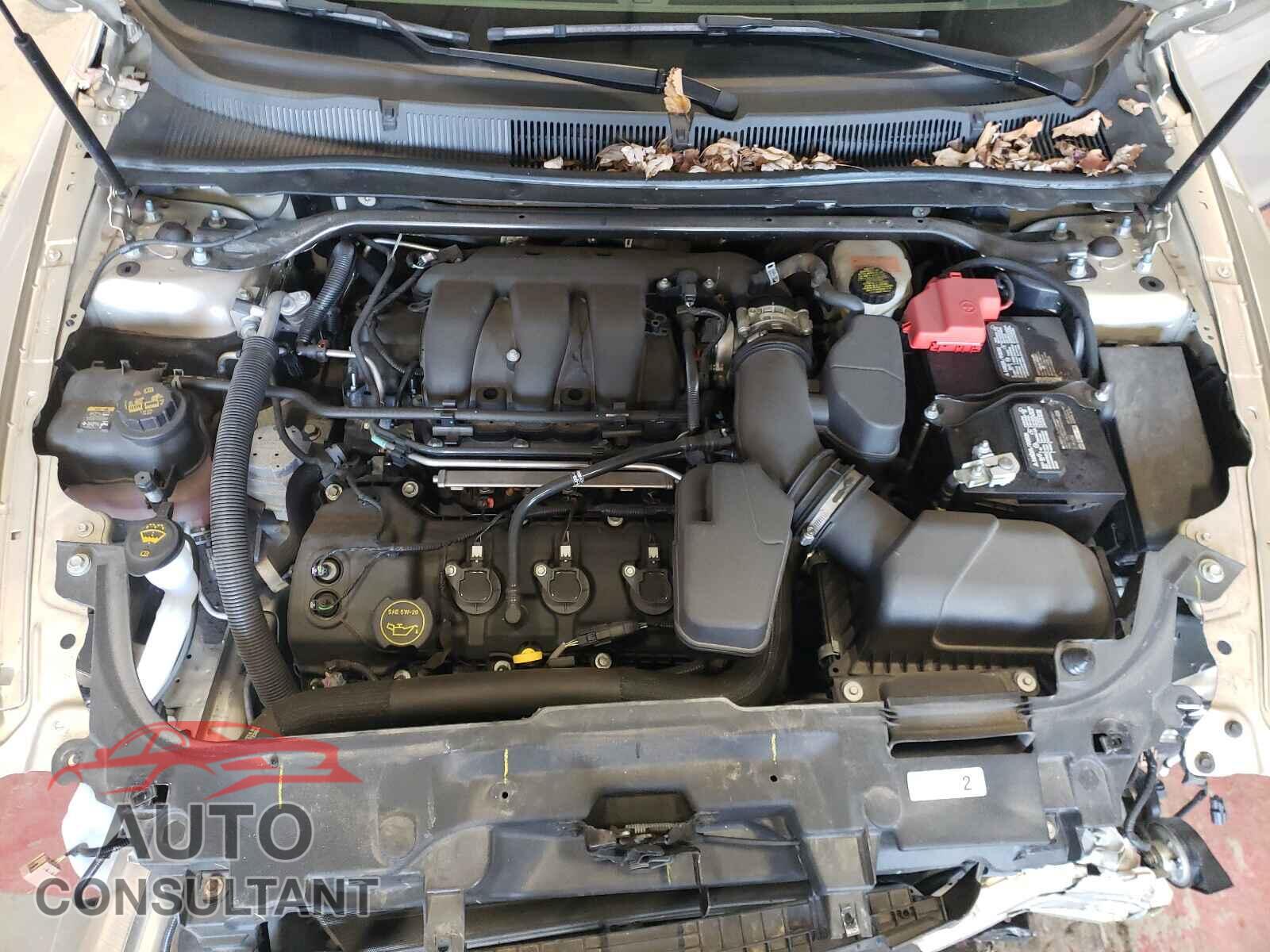 FORD TAURUS 2017 - 1FAHP2E82HG114471