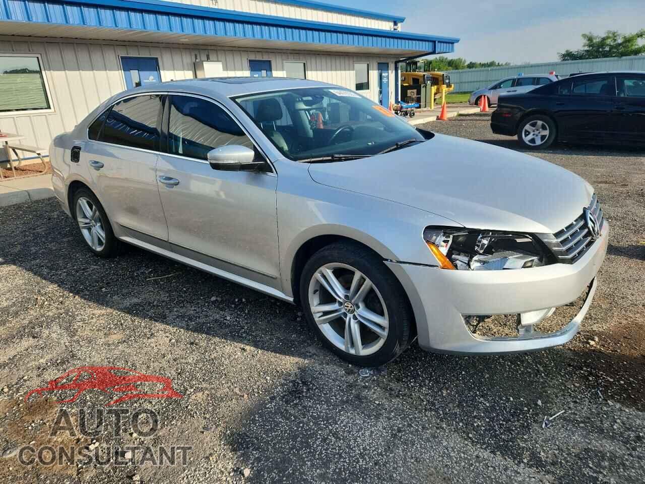 VOLKSWAGEN PASSAT 2013 - 1VWCN7A37DC086439