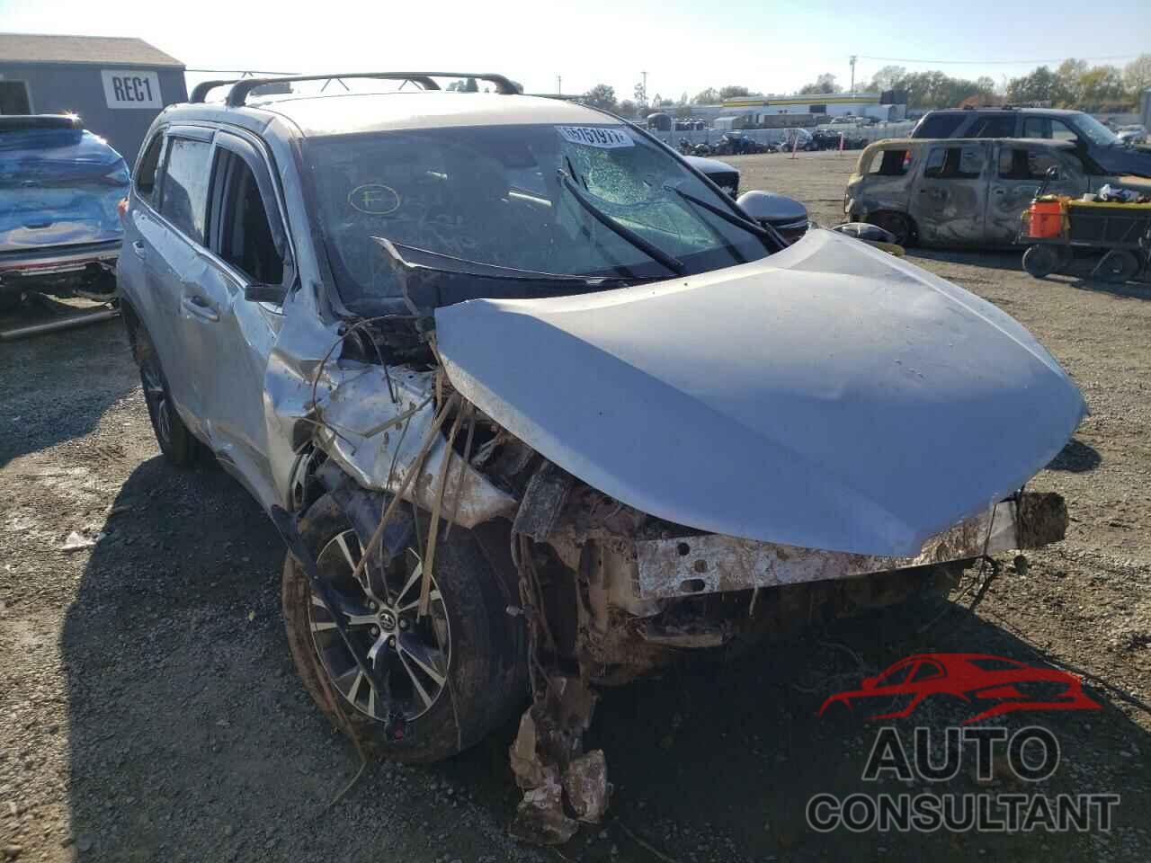 TOYOTA HIGHLANDER 2018 - 5TDZZRFH0JS282492