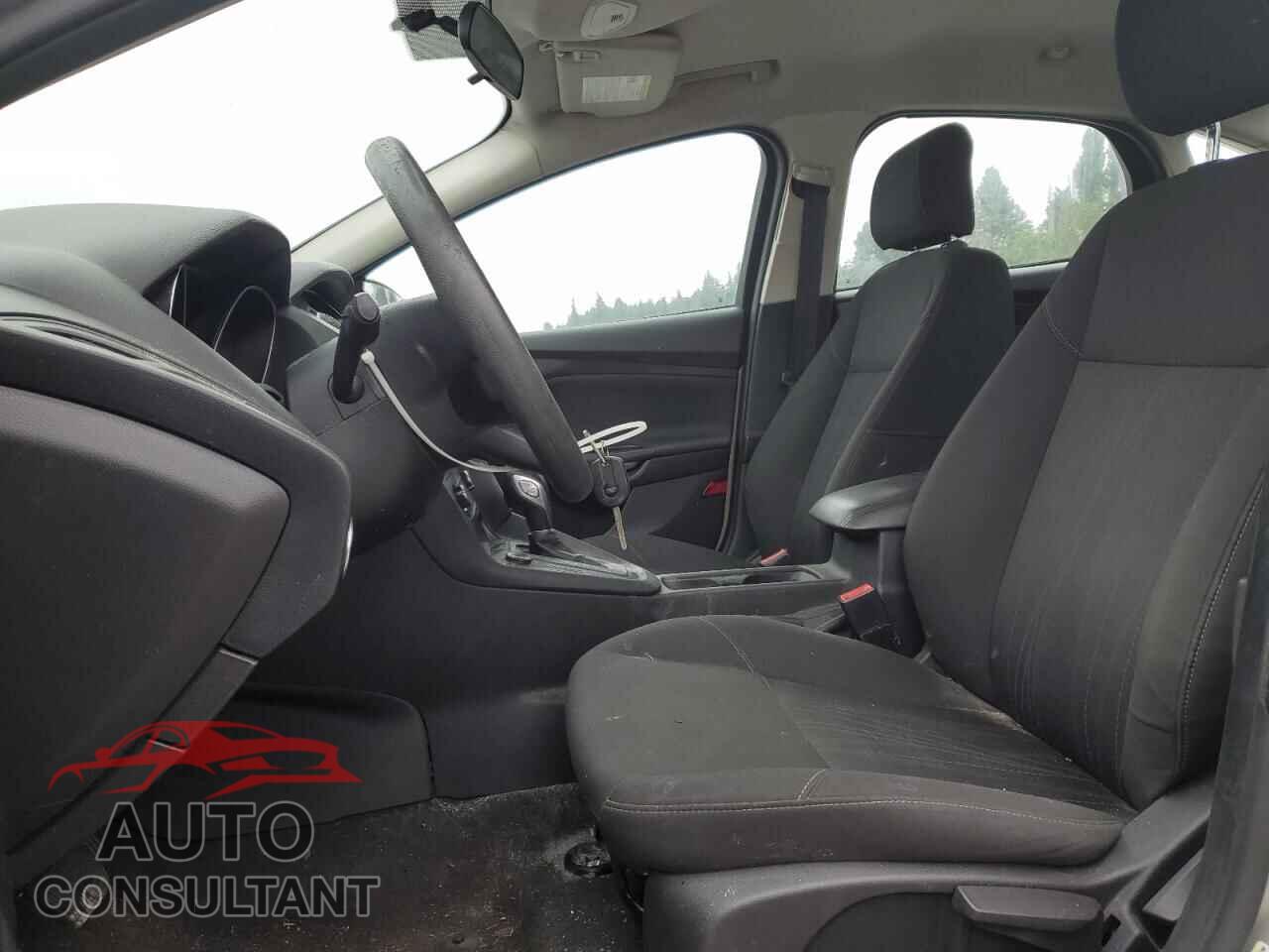 FORD FOCUS 2015 - 1FADP3F28FL202640