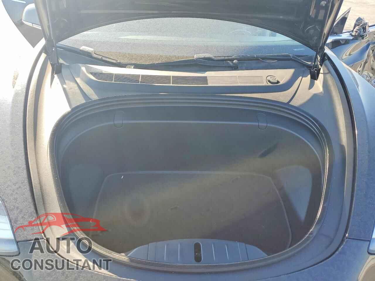 TESLA MODEL 3 2018 - 5YJ3E1EB0JF069675