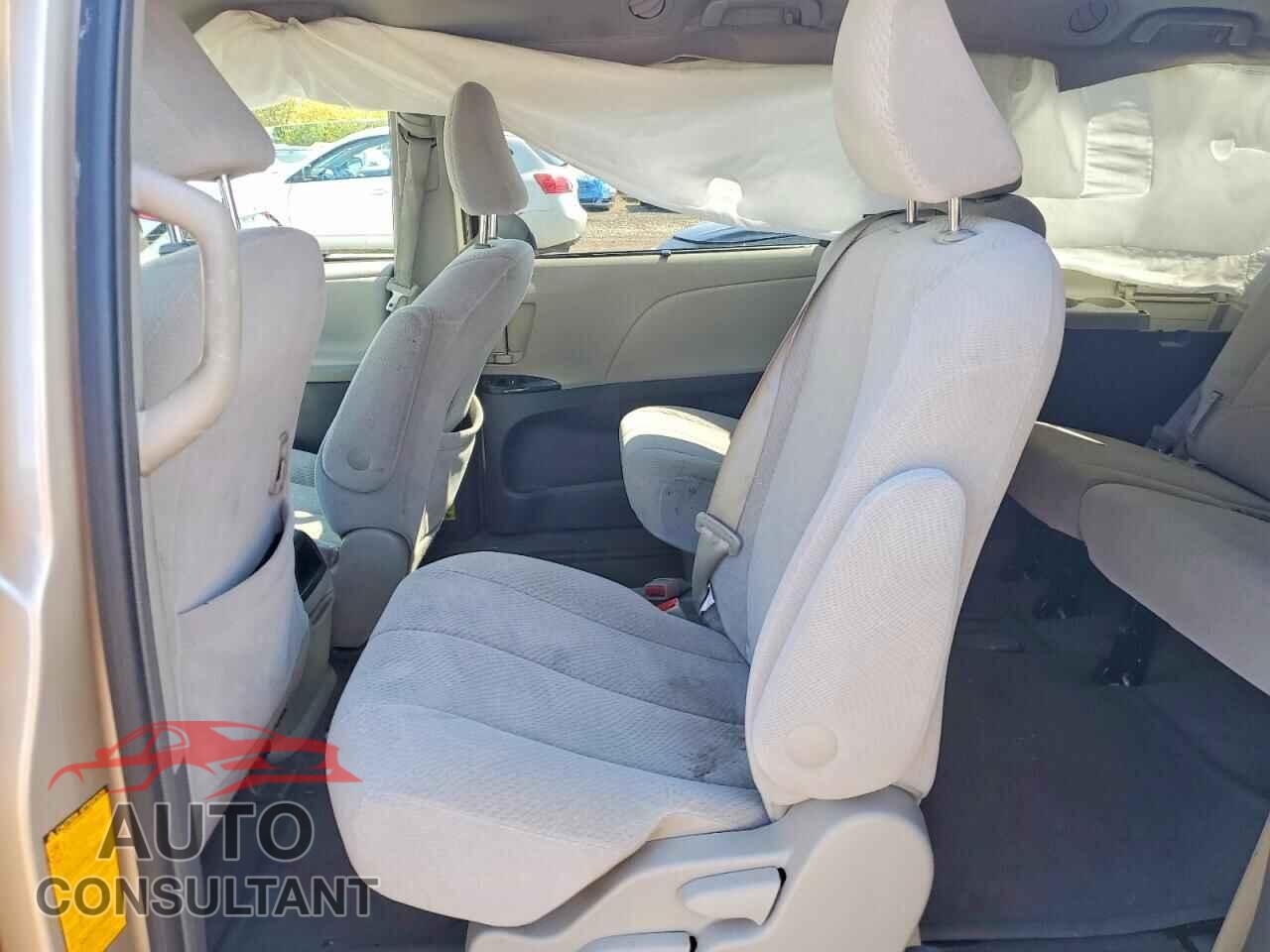 TOYOTA SIENNA 2013 - 5TDKK3DC8DS373265