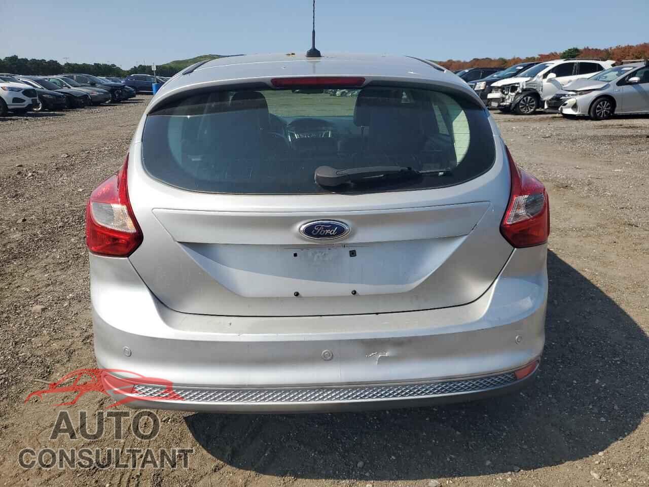 FORD FOCUS 2014 - 1FADP3K2XEL201770
