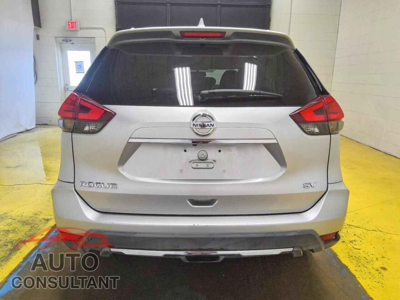 NISSAN ROGUE 2017 - KNMAT2MT1HP565274