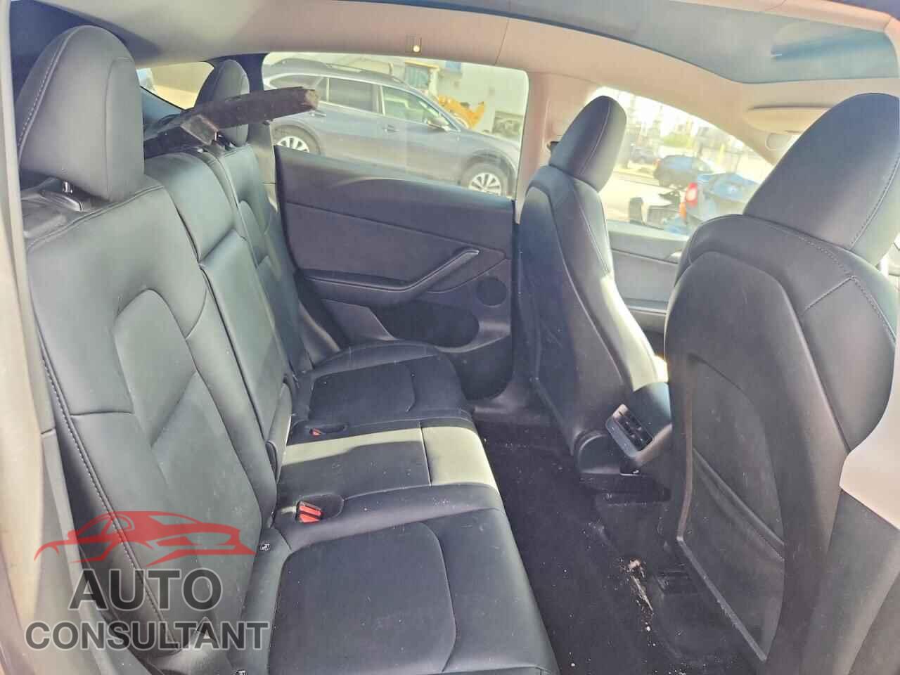 TESLA MODEL Y 2023 - LRWYGDFD6PC221138
