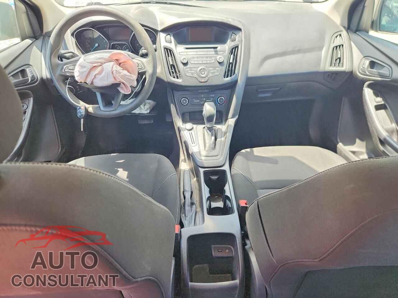 FORD FOCUS 2015 - 1FADP3E25FL310800