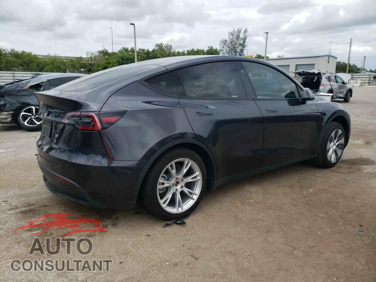 TESLA MODEL Y 2024 - 7SAYGDED3RF038406