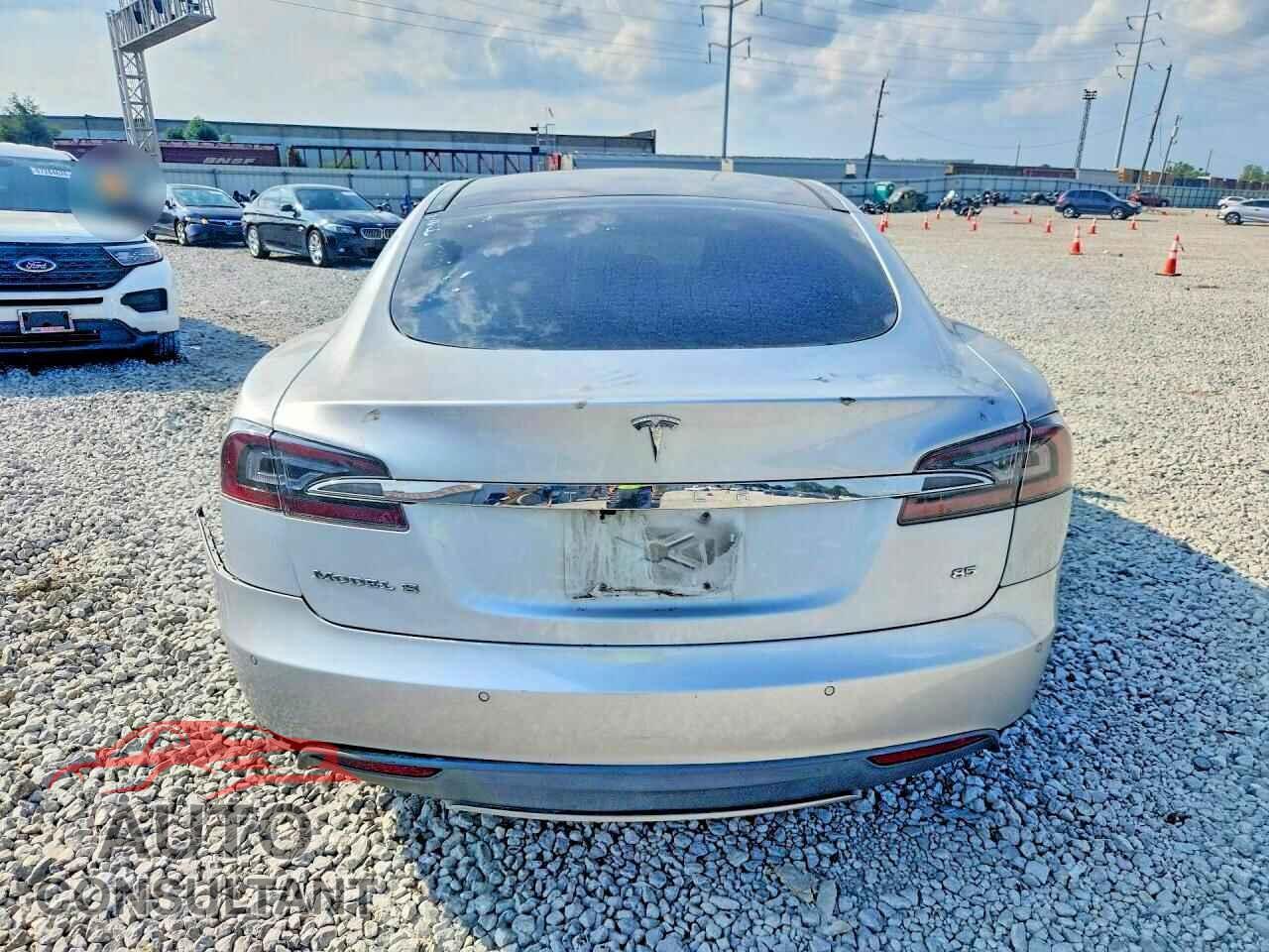TESLA MODEL S 2014 - 5YJSA1H12EFP61016