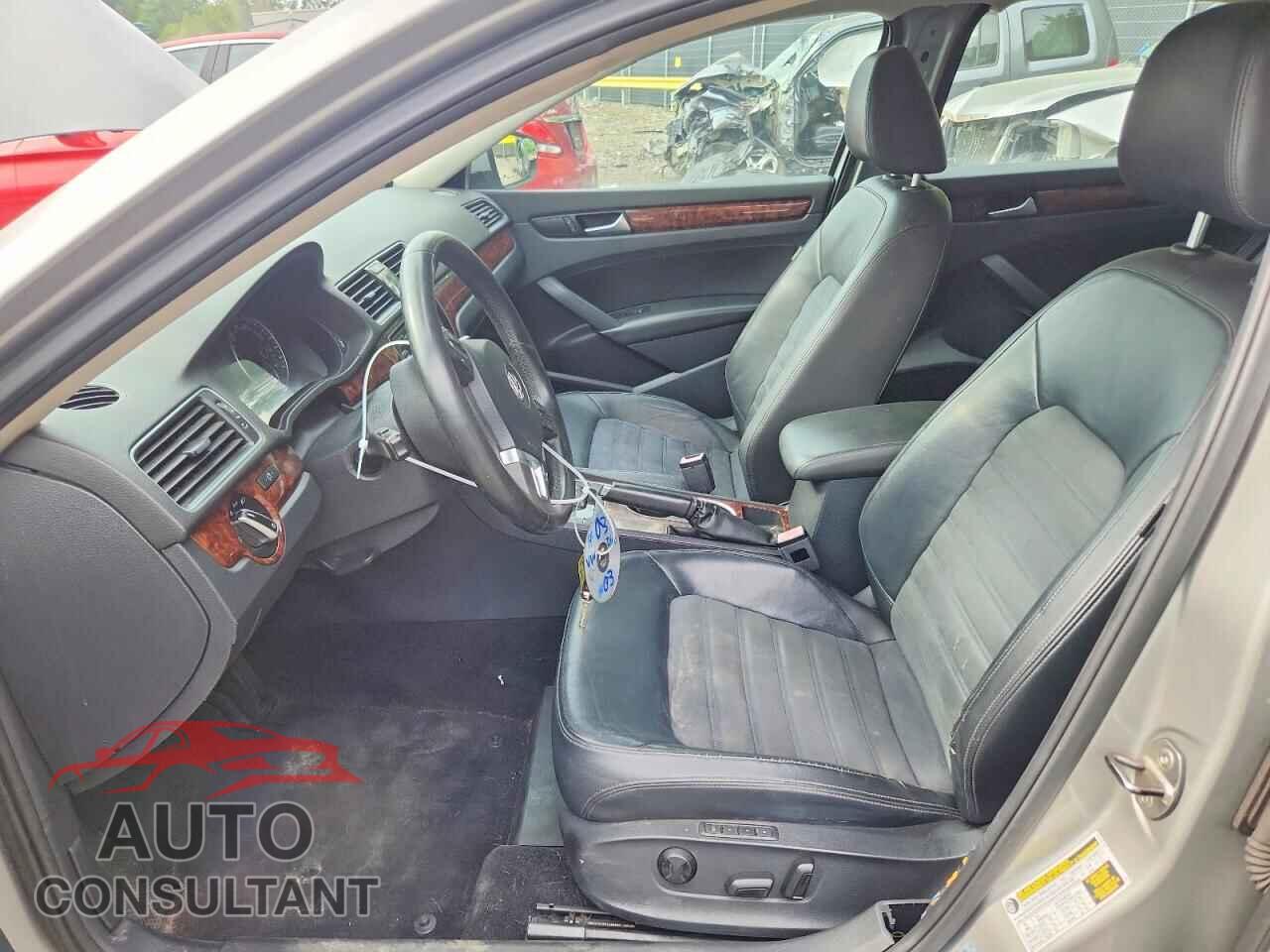 VOLKSWAGEN PASSAT 2013 - 1VWCN7A30DC085603