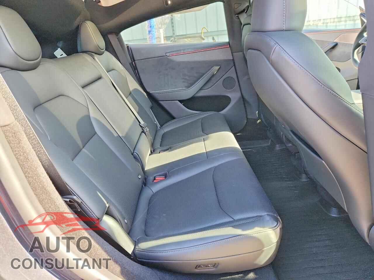 TESLA MODEL Y 2026 - 7SAYGDED5TF695926