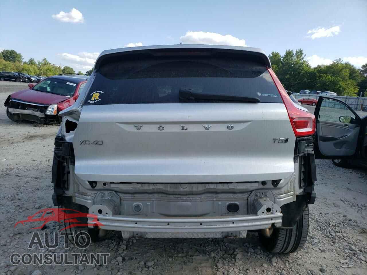 VOLVO XC40 2019 - YV4162XZ8K2008564