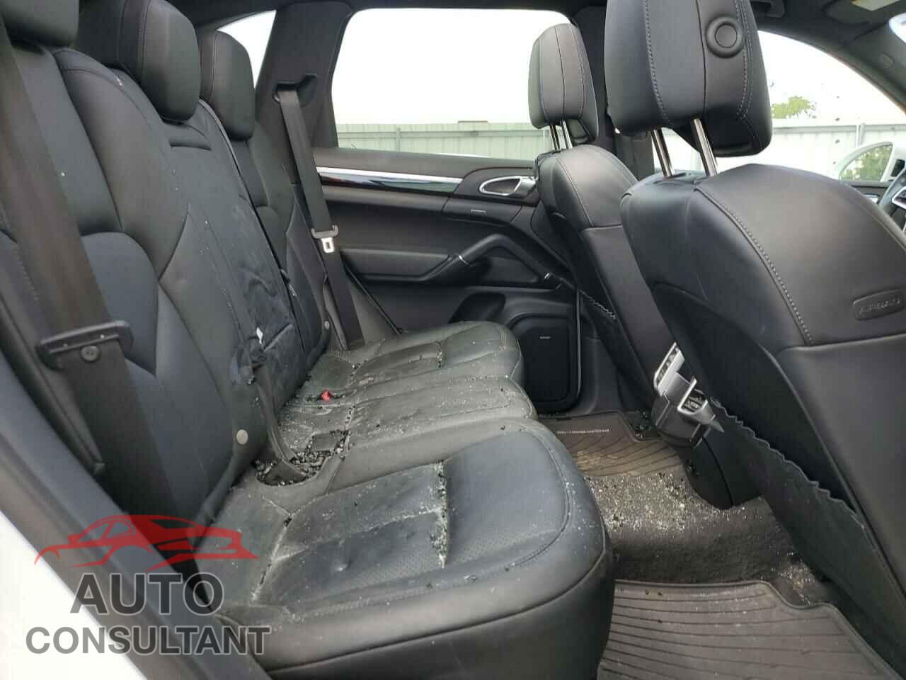 PORSCHE CAYENNE 2016 - WP1AA2A27GKA10504