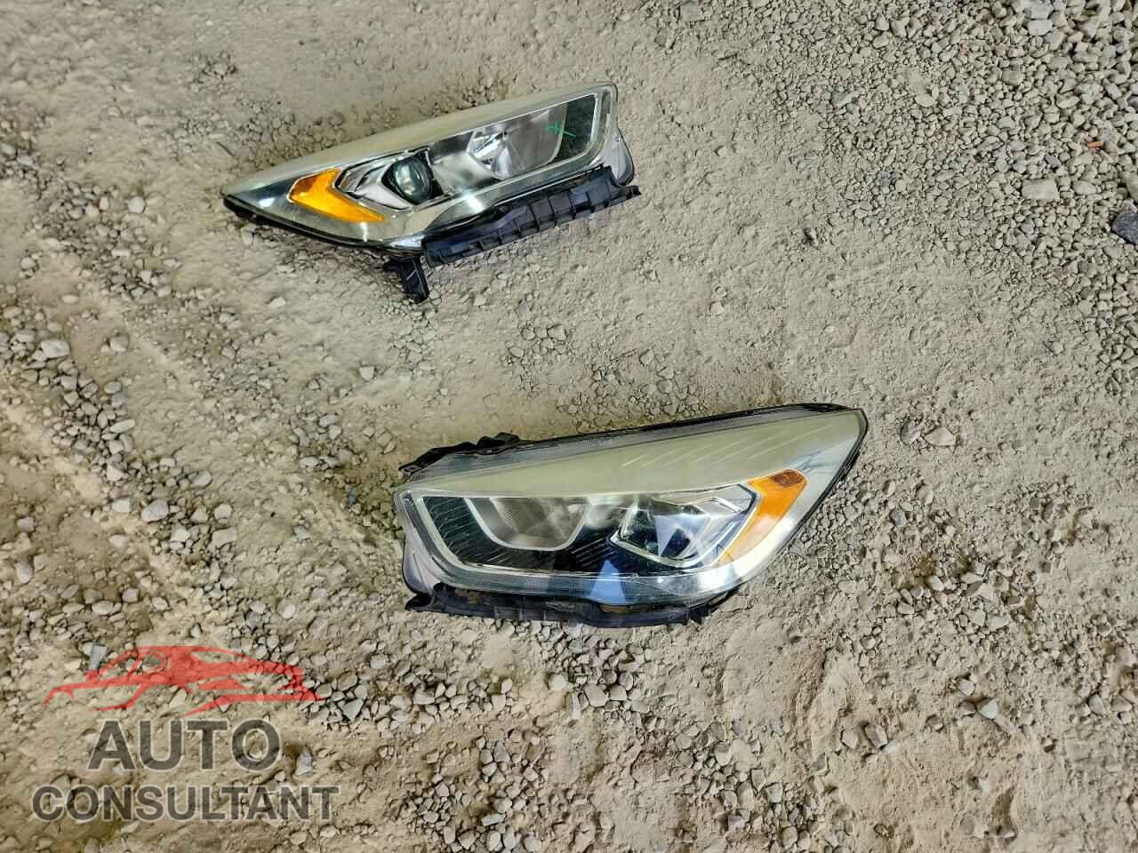 FORD ESCAPE 2017 - 1FMCU0JD3HUB15209