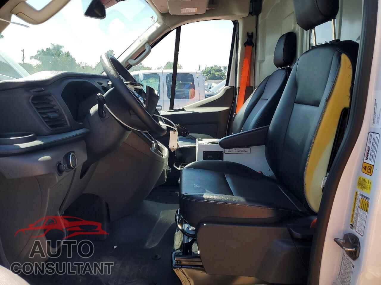 FORD TRANSIT 2023 - 1FTRU8XG8PKB41782