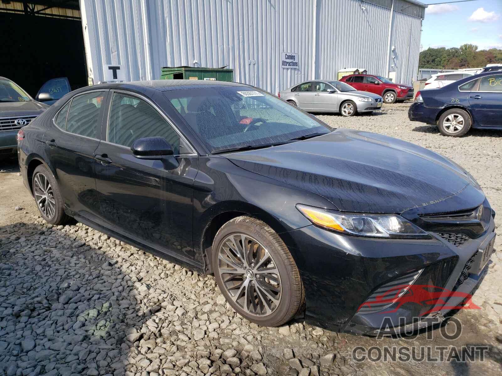 TOYOTA CAMRY 2018 - 4T1B11HK0JU042062