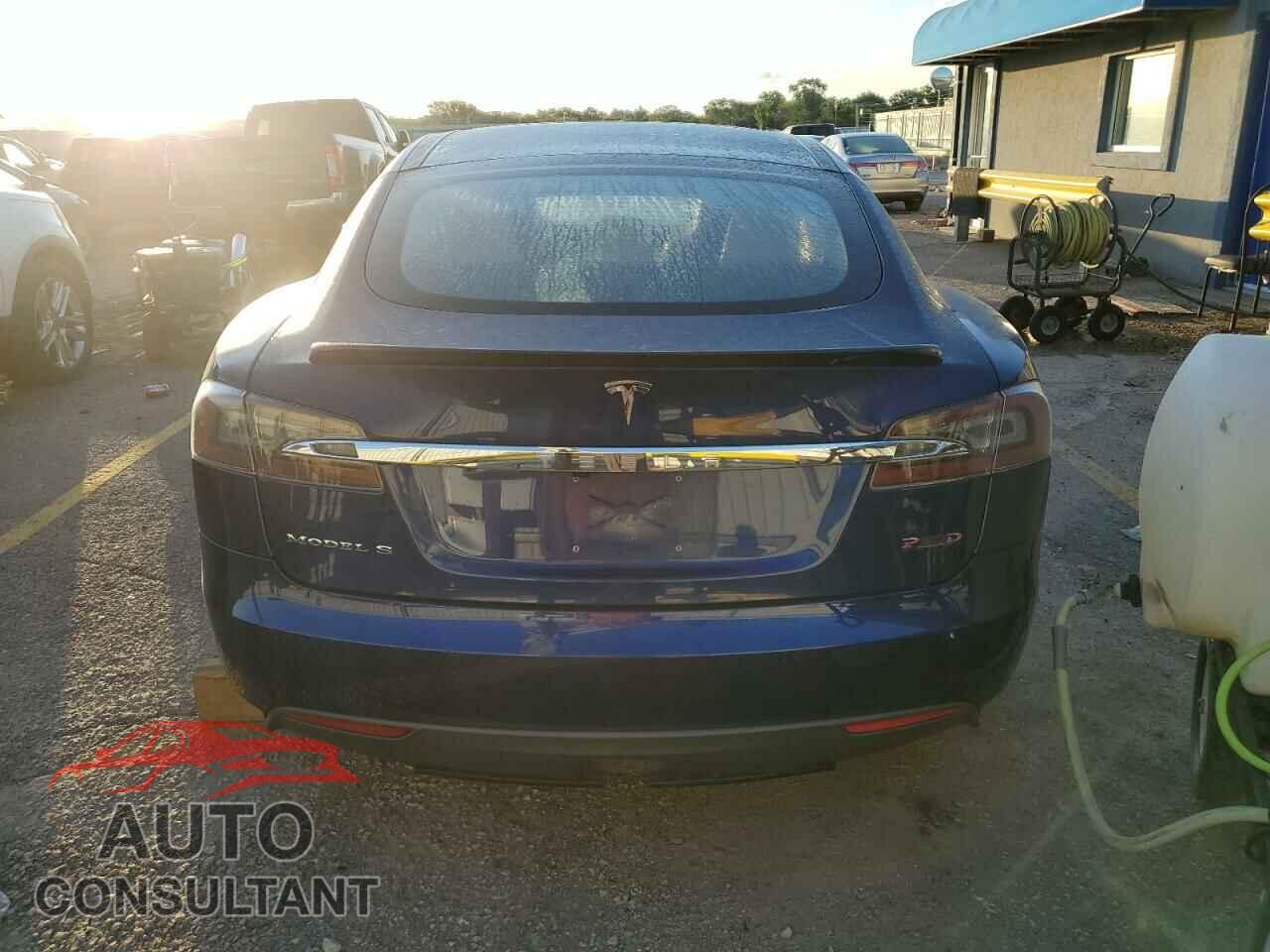TESLA MODEL S 2015 - 5YJSA1E45FF112083